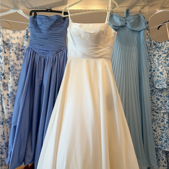 Elegant White Strapless Dress - Picture 10 of 12